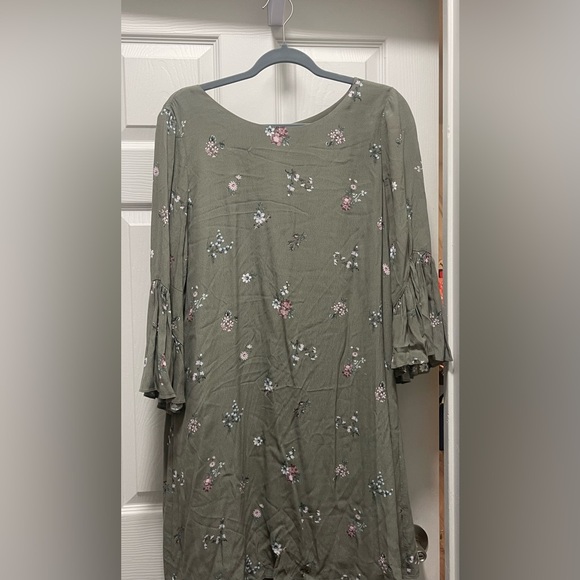 Vince Camuto Sage Green Floral Dress - Picture 1 of 4